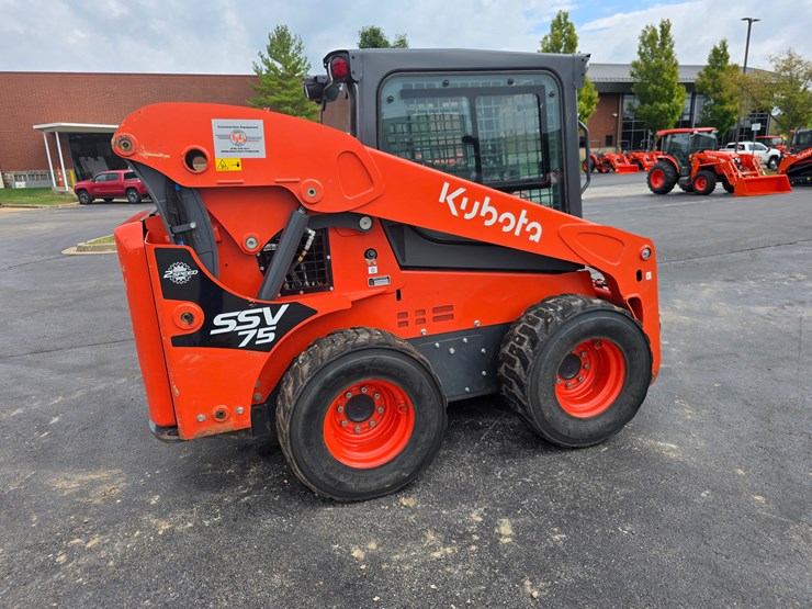 2023-kubota-ssv75-image-21