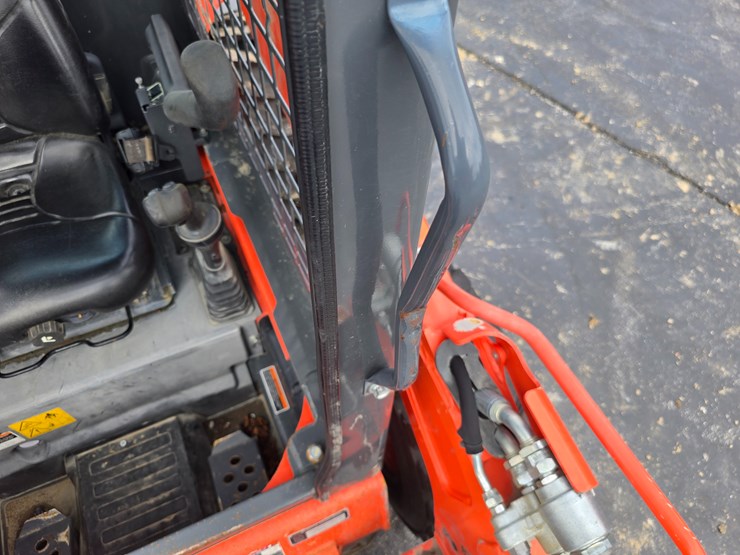 2019-kubota-ssv75-image-57