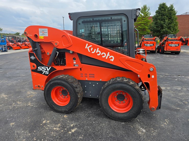 2023-kubota-ssv75-image-25