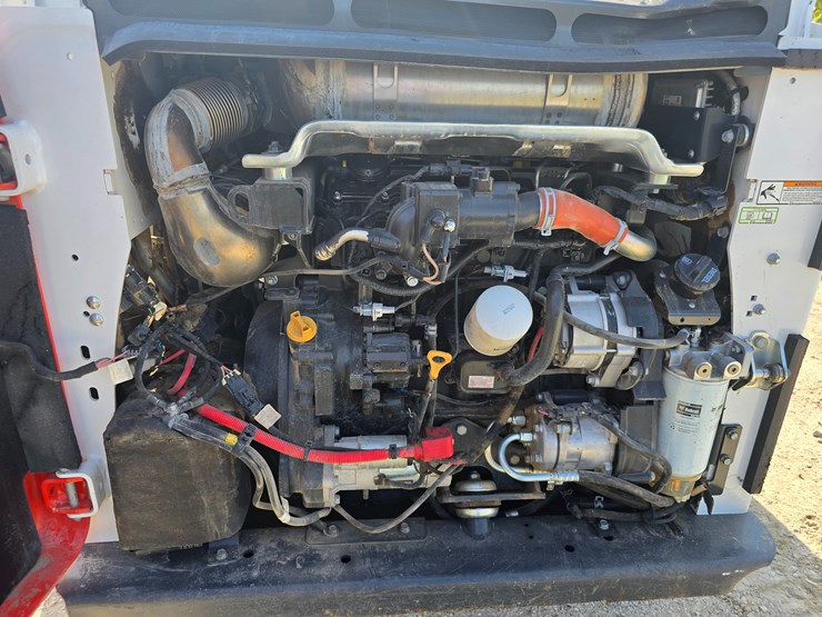 2024-bobcat-t770-image-52