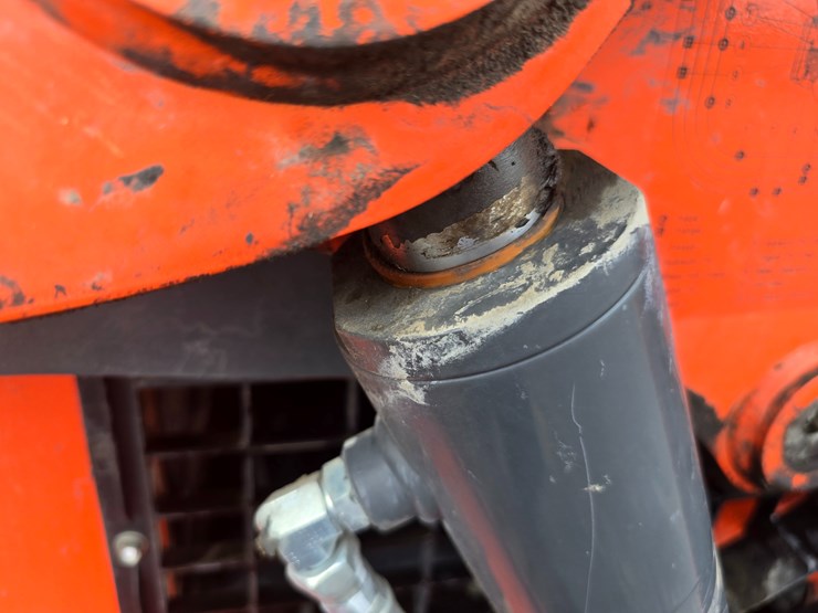 2019-kubota-ssv75-image-35