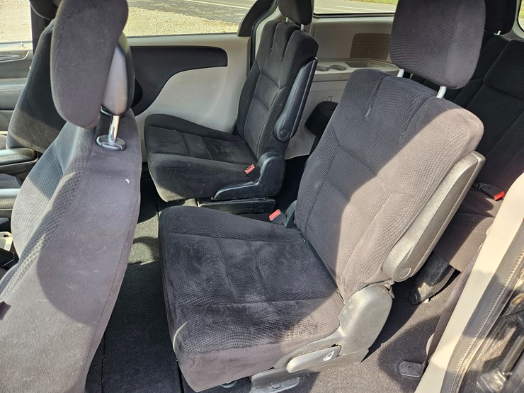 2014-dodge-grand-caravan-image-48