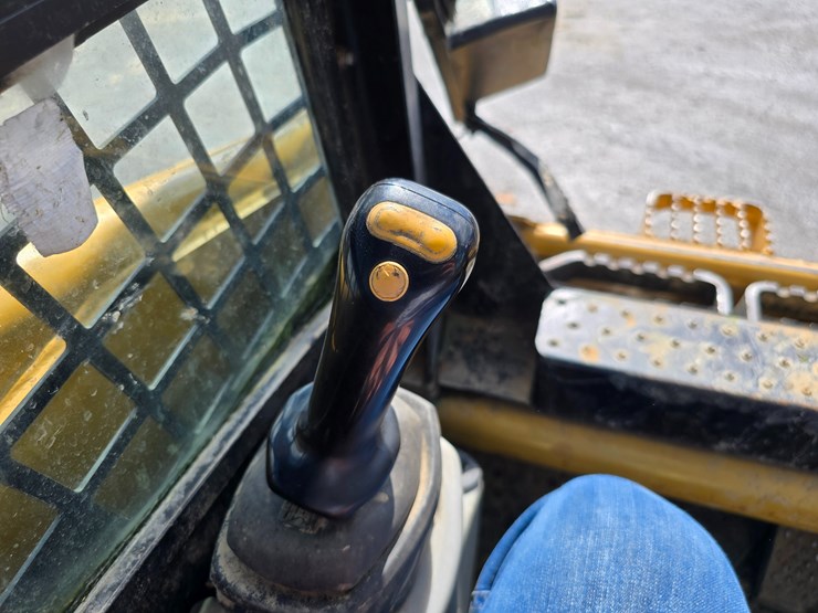 caterpillar-236-image-15