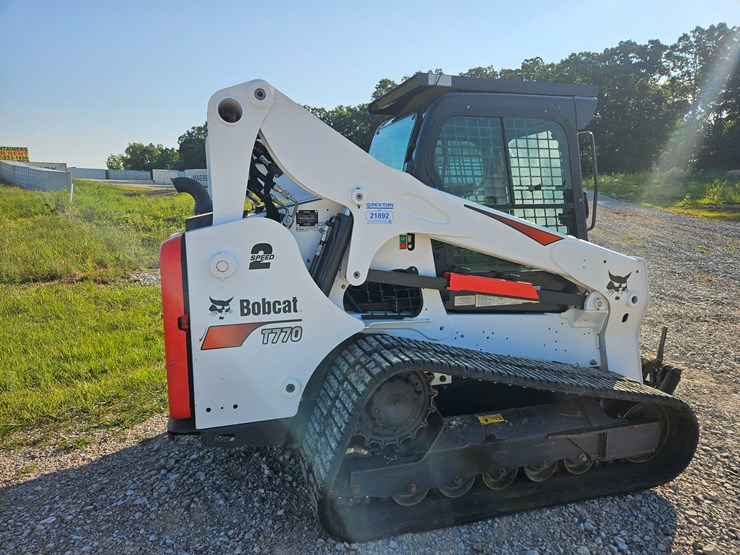 2022-bobcat-t770-image-15