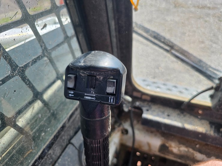 2012-bobcat-t180-image-62