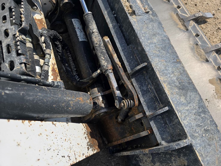 2024-bobcat-t770-image-37