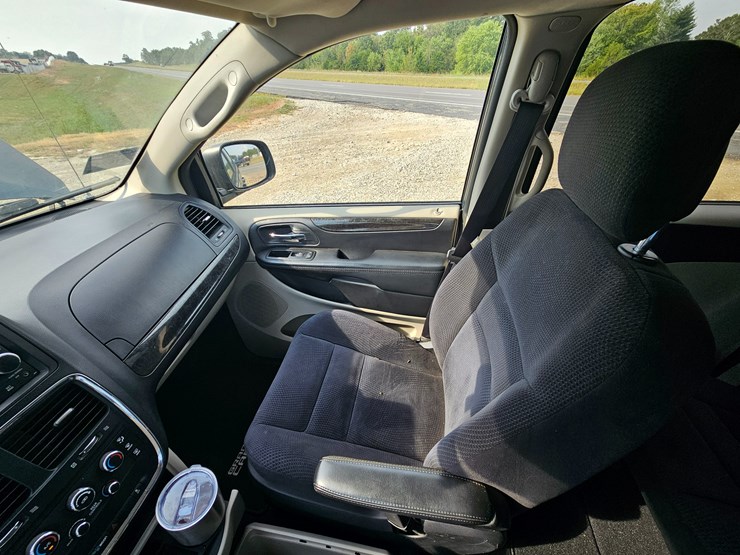 2014-dodge-grand-caravan-image-34