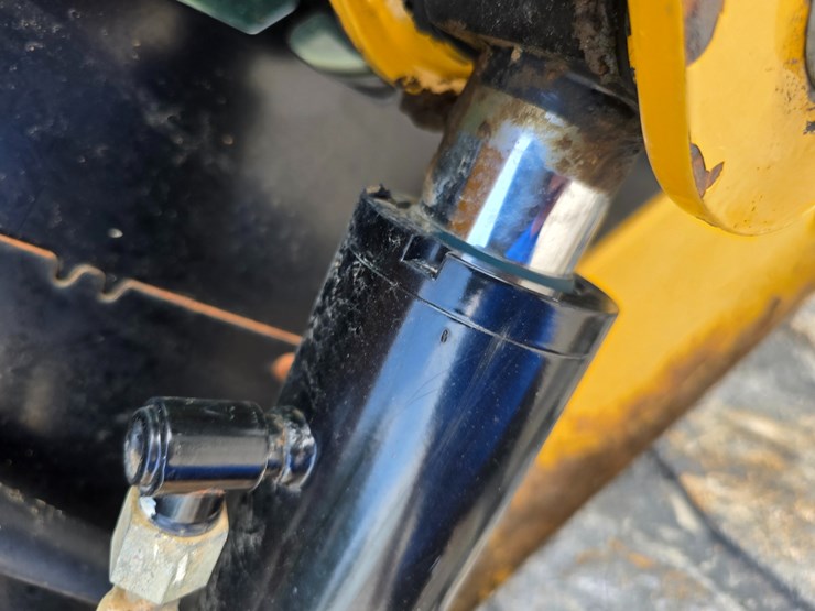 2020-caterpillar-259d3-image-46