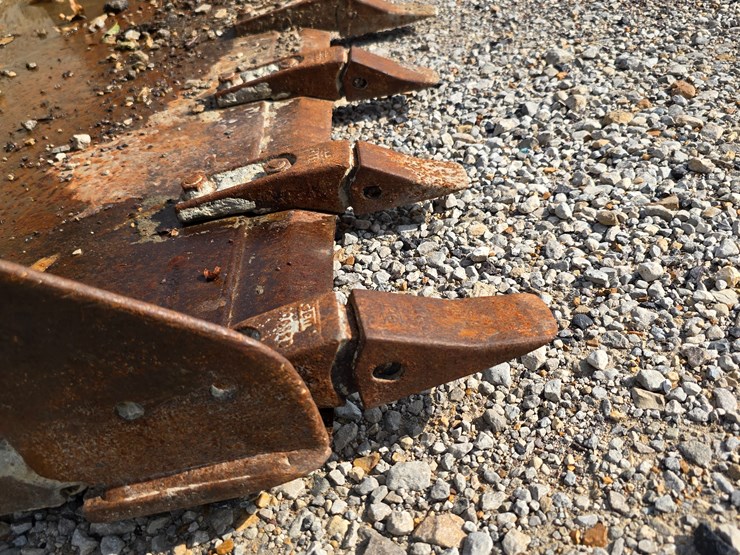 2012-bobcat-t180-image-30