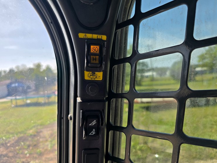 2024-bobcat-t770-image-70