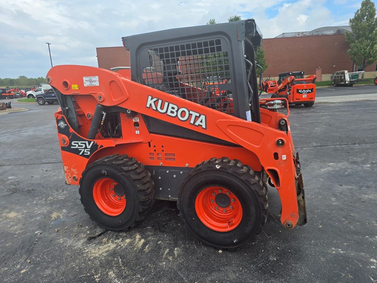 2019-kubota-ssv75-image-19