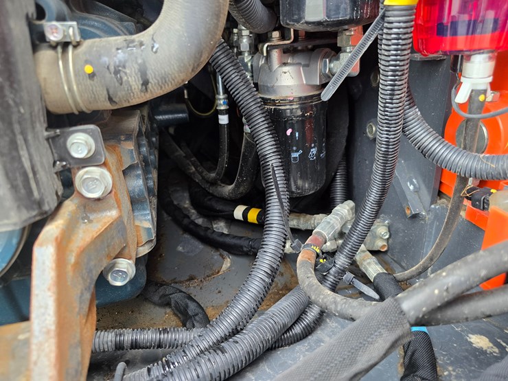 2023-kubota-ssv75-image-52