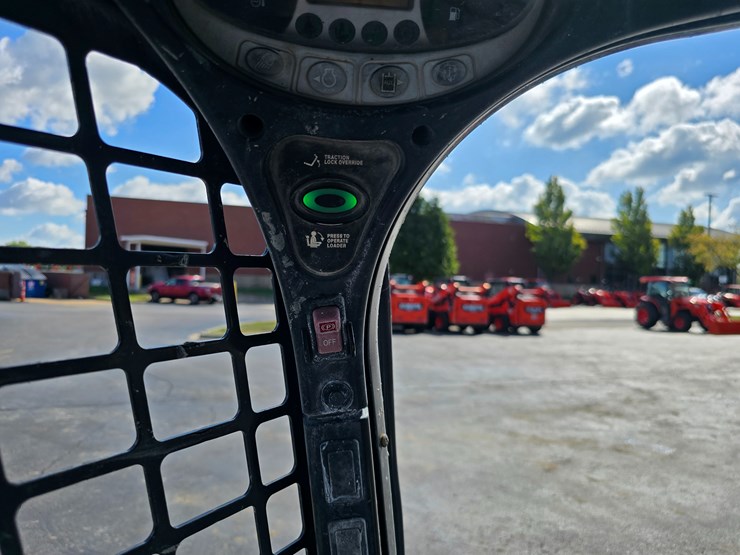 2017-bobcat-t550-image-45