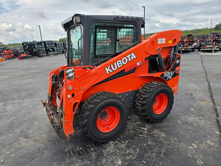 2019-kubota-ssv75-image-4