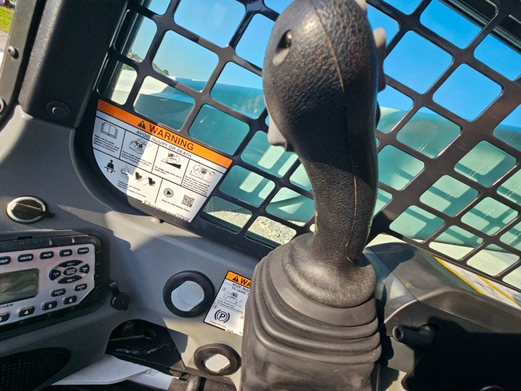 2022-bobcat-t770-image-37