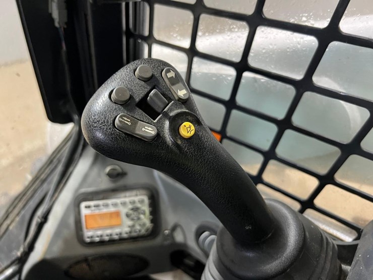 2022-bobcat-s770-image-24