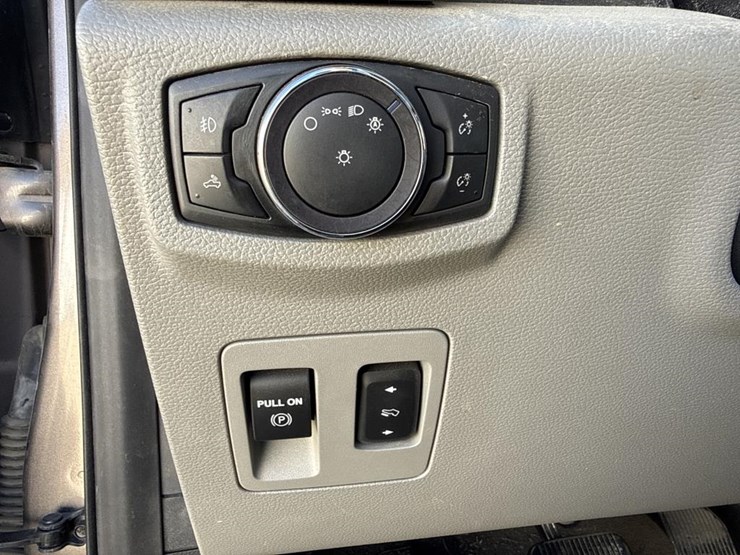 2020-ford-f150-xlt-image-42