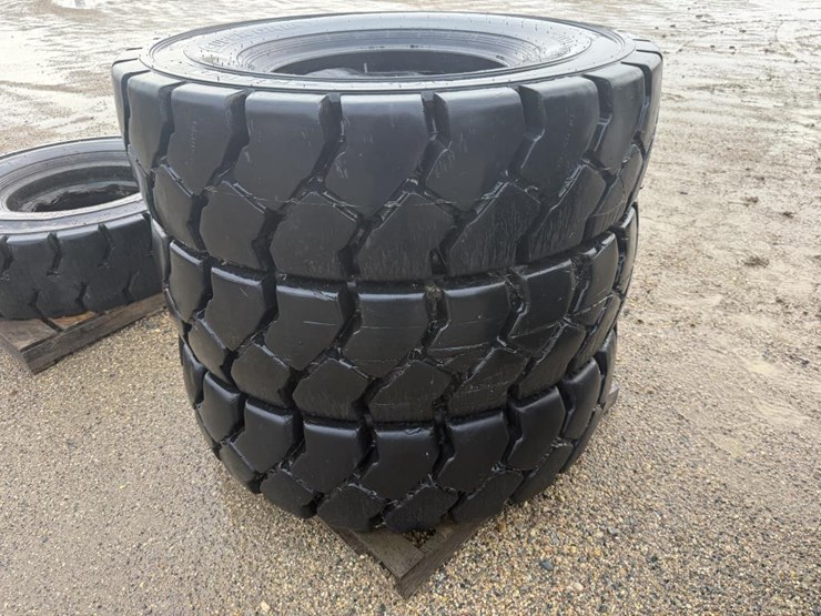 #2135-•-(4)-super-grip-grader-tires-image-4