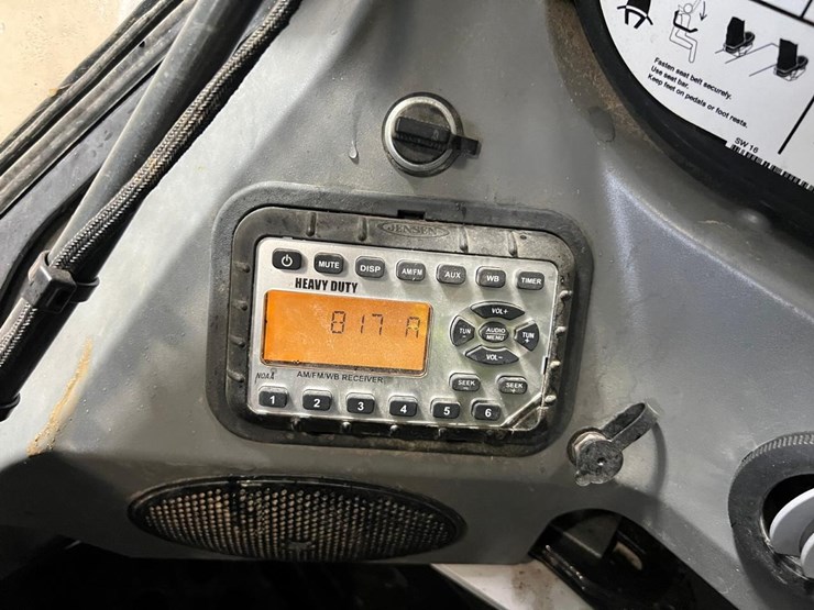 2022-bobcat-s770-image-27