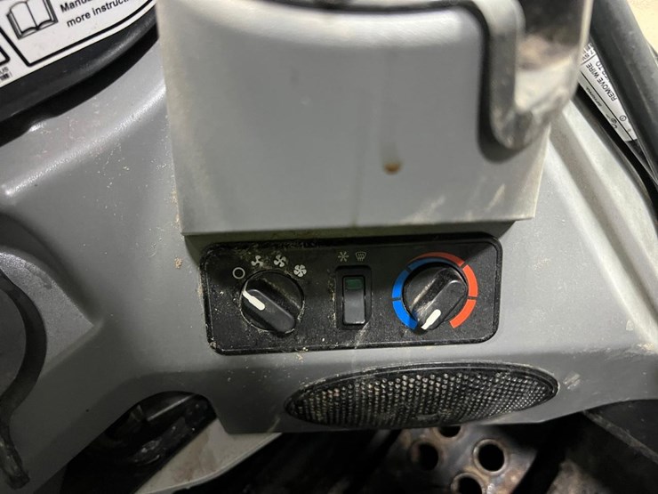 2022-bobcat-s770-image-22