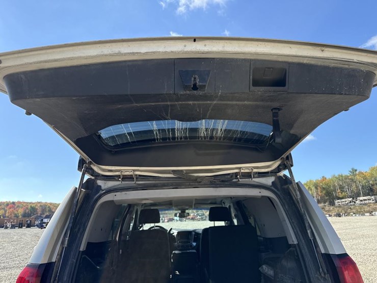 2015-chevrolet-tahoe-image-21