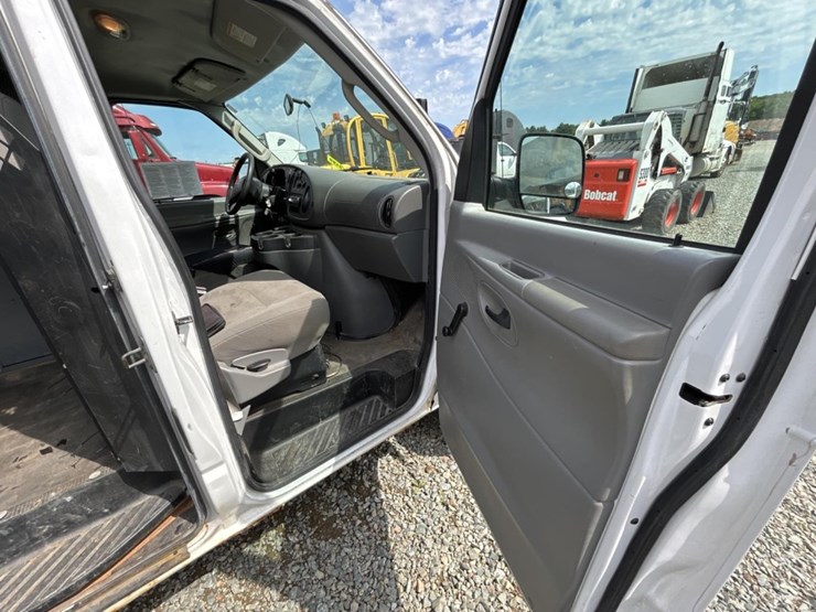 2006-ford-e350-image-28