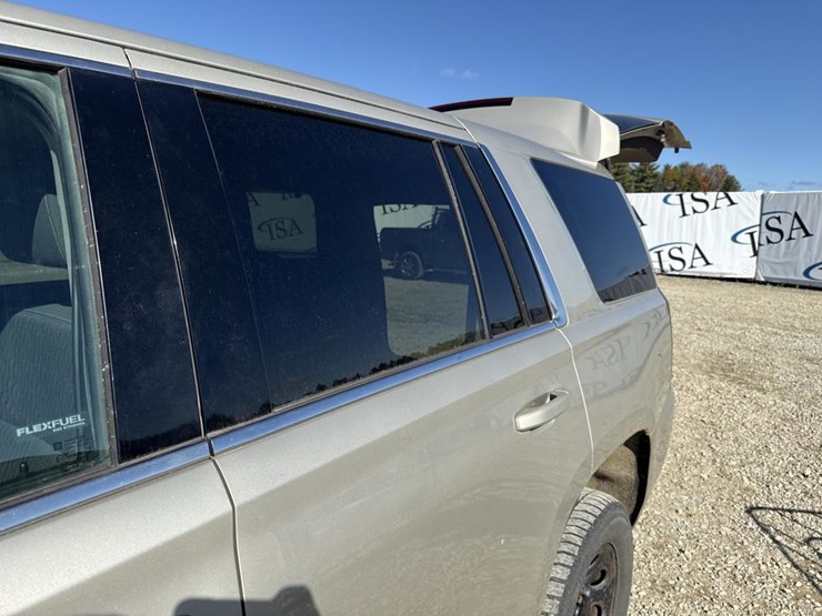 2015-chevrolet-tahoe-image-17