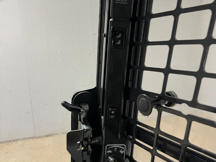 2022-bobcat-s770-image-26