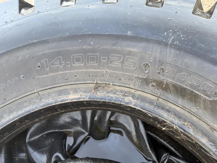 #2144-•-(4)-14.0-25-grader-tires-image-5