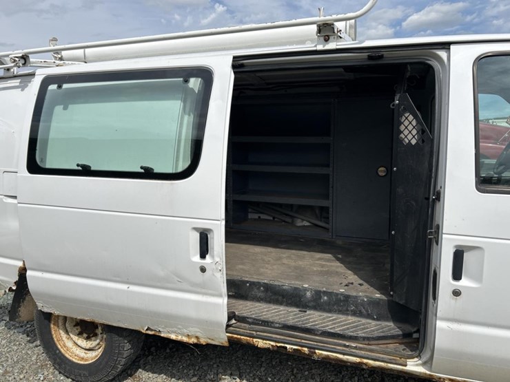 2006-ford-e350-image-23