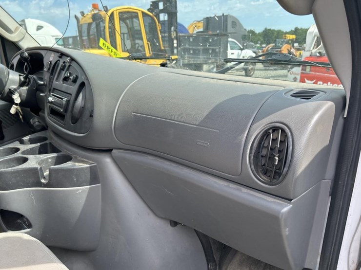 2006-ford-e350-image-29