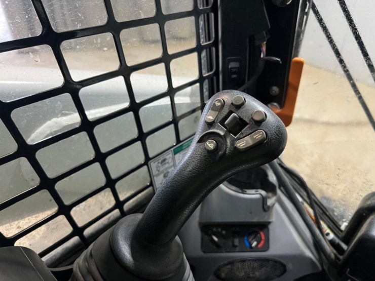 2022-bobcat-s770-image-23