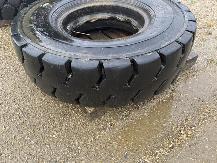#2135-•-(4)-super-grip-grader-tires-image-14