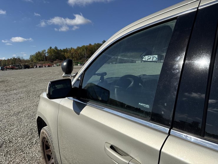2015-chevrolet-tahoe-image-16