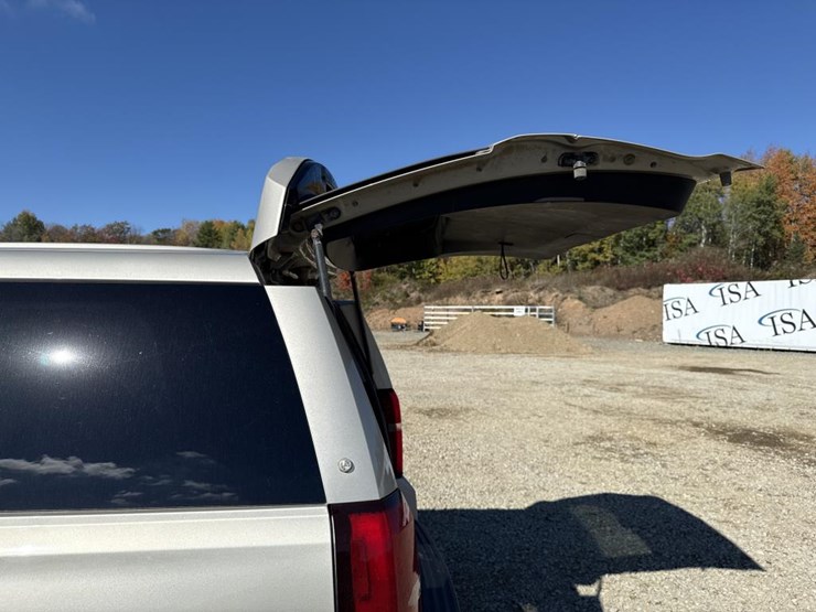 2015-chevrolet-tahoe-image-19