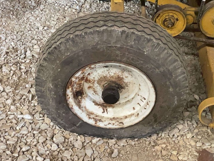 minneapolis-moline-108-image-13