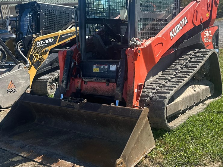 2019-kubota-svl-95-2-image-2