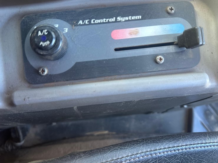 2019-kubota-svl-95-2-image-17