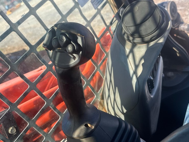 2019-kubota-svl-95-2-image-22