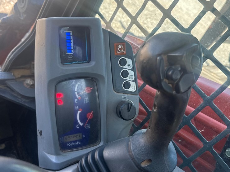 2019-kubota-svl-95-2-image-21