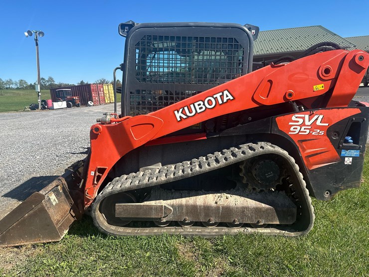 2019-kubota-svl-95-2-image-4