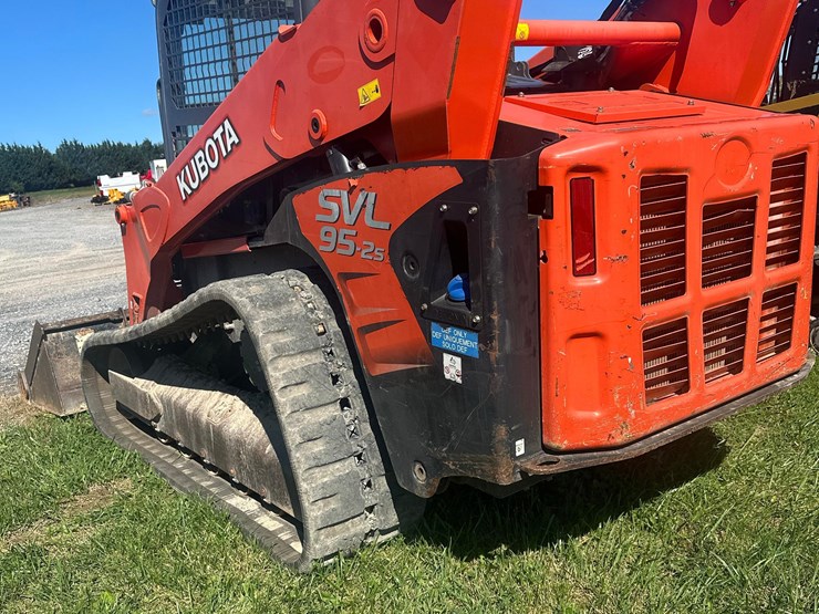 2019-kubota-svl-95-2-image-9