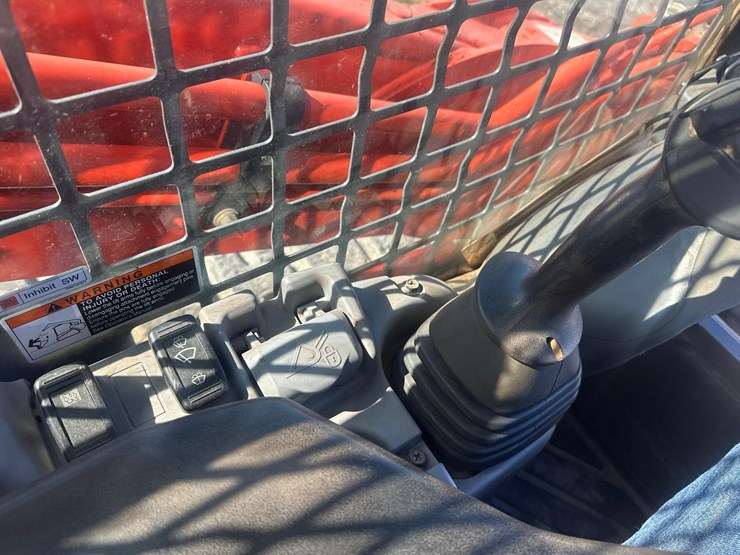 2019-kubota-svl-95-2-image-18