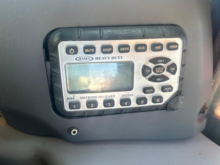 2019-kubota-svl-95-2-image-16