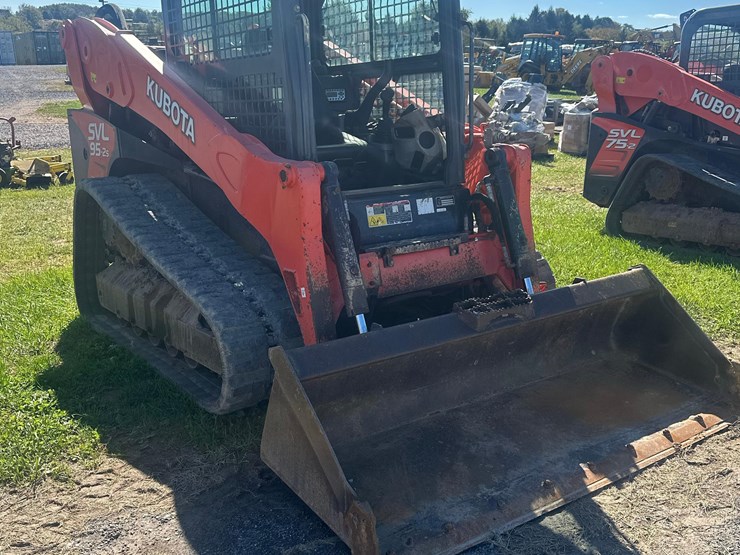 2019-kubota-svl-95-2-image-1