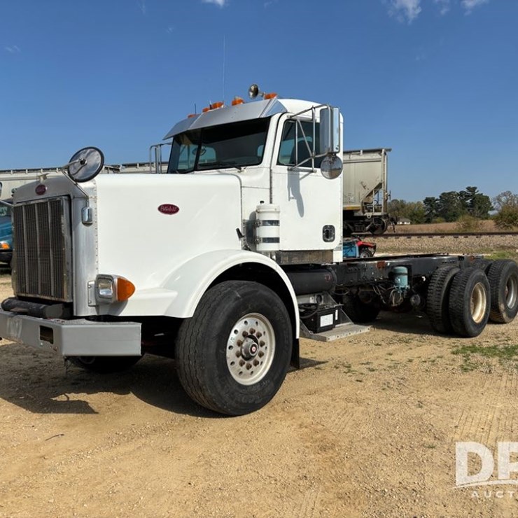 2001 PETERBILT 357