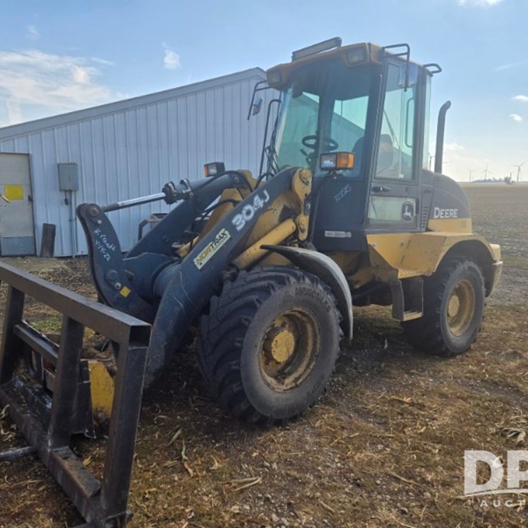 DEERE 304J