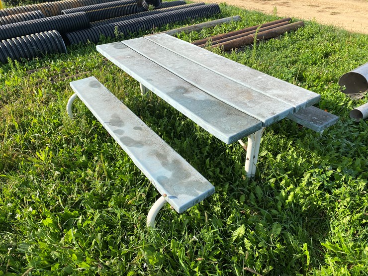 #1632-•-picnic-table-image-4