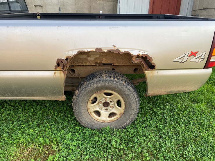 #1604-•-2000-chevy-silverado-1500-regular-cab-4x4-plow-truck-(no-title)-image-12