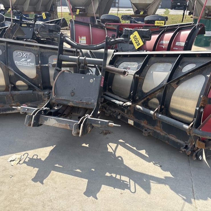 #5028 • Boss Power V DXT w/ Extensions Truck V-Plow